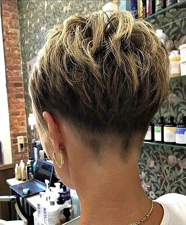 Cortes Femininos com Máquina: Tendências e Inspirações para 2025