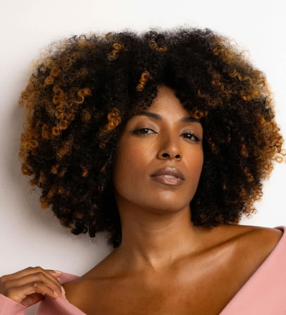 5 ideias de títulos: 1. Cortes que Transformam Cabelos Finos em Volumosos. 2. O Guia Definitivo de Cortes para Dar Volume. 3. Cabelos Volumosos: Os Cortes Que Você Precisa Conhecer. 4. Diga Adeus ao Cabelo Chapado: Cortes Ideais para Volume. 5. Volume Instantâneo: Cortes que Fazem a Diferença.