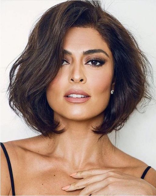 Long Bob para Rosto Quadrado: O Guia Completo para Suavizar seus Traços; Pixie Cut e Shaggy Hair: Cortes Curtos e Médios que Transformam o Rosto Quadrado; Franjas Perfeitas para Rosto Quadrado: Lateral