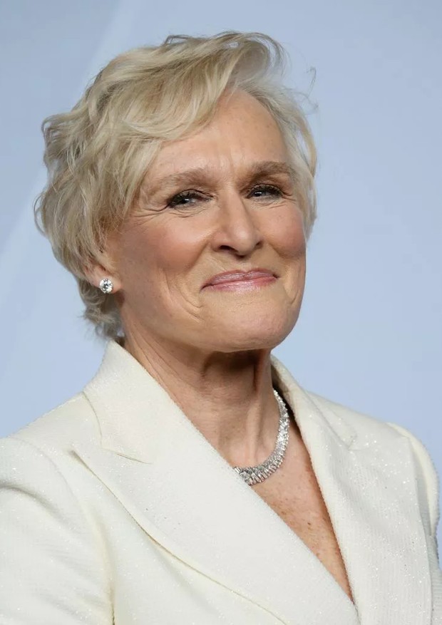 5 ideias de títulos:
1. Cortes de Cabelo Ideais para Mulheres com 80 Anos: Praticidade e Estilo
2. Descubra o Corte Perfeito: Pixie