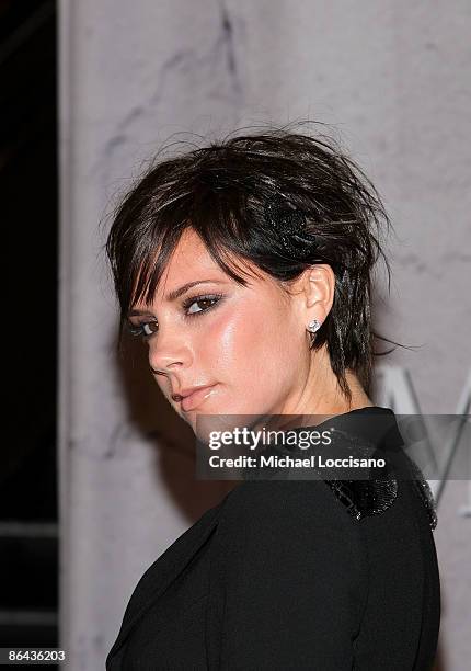 5 ideias de títulos:
1. O Retorno Triunfal do Corte Pigmaleão: Como Adotar a Tendência Anos 70 Hoje
2. Pigmaleão vs. Wolf Cut: Entenda as Semelhanças e Diferenças
3. Guia Completo: Cortes de Cabelo em Camadas que Rejuvenessem
4. A História Por Trás do Corte Pigmaleão e Seu Legado na Moda
5. Como Recriar o Volume e Movimento do Corte Pigmaleão no Seu Cabelo