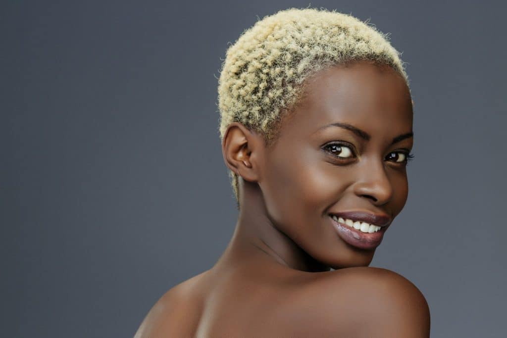 Cores Vibrantes no Buzz Cut: Tendências e Como Cuidar