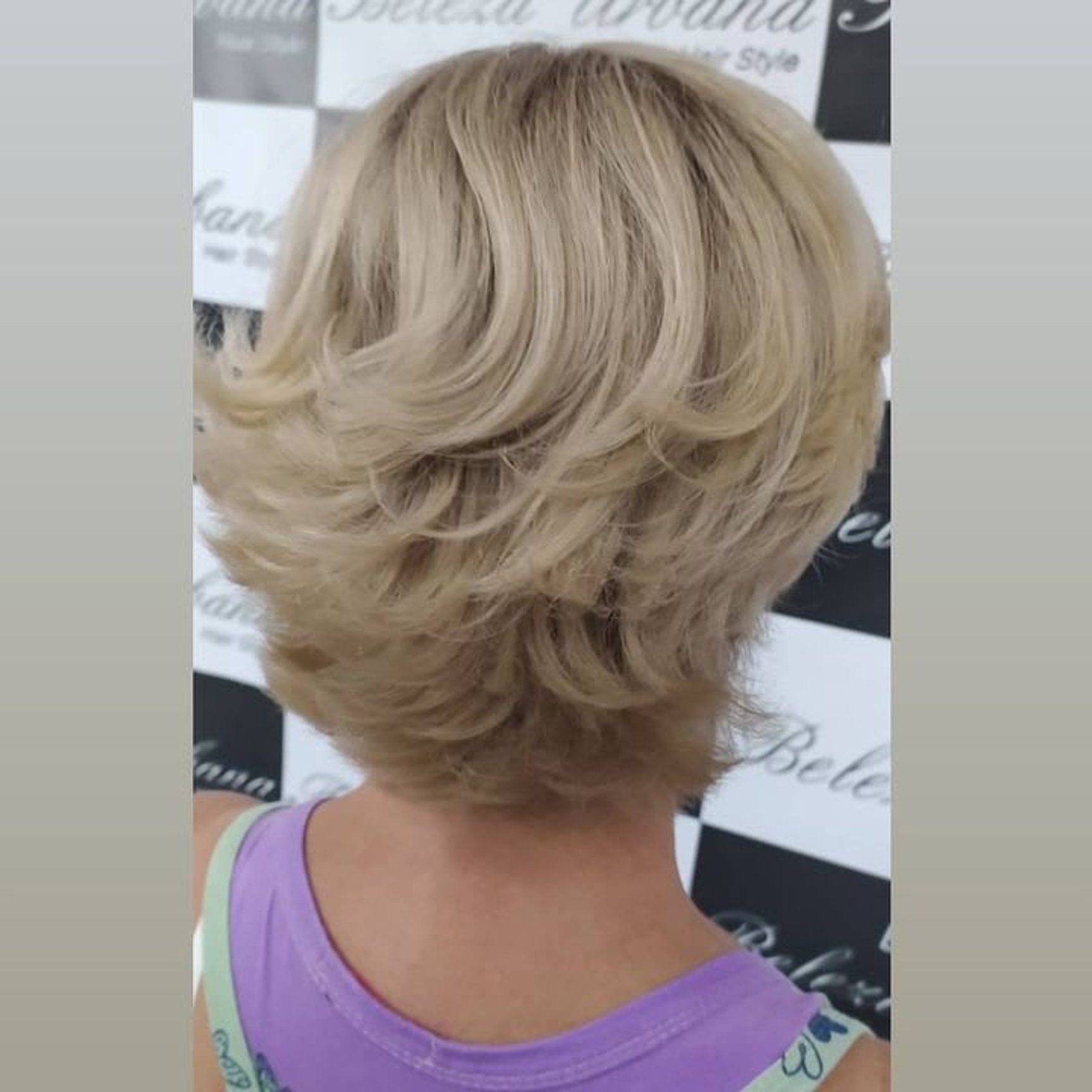 Cortes para Cabelos Cacheados e Crespos: Salões Especializados no RJ