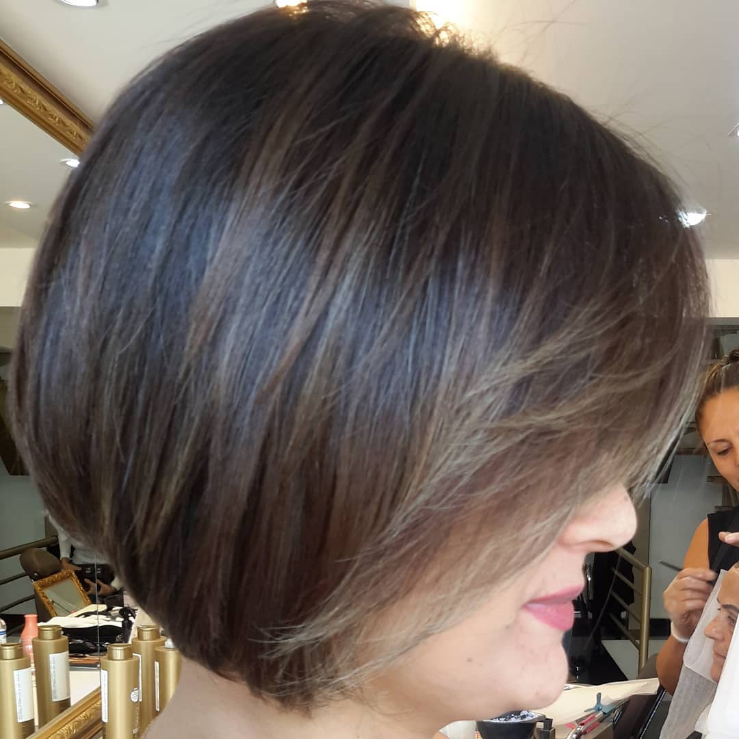 Cortes para Cabelos Cacheados e Crespos: Salões Especializados no RJ