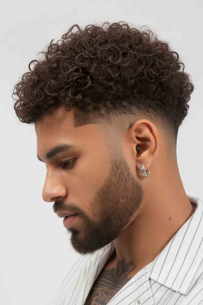 erros comuns ao cortar cabelo cacheado masculino