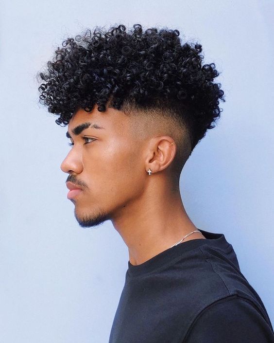 quanto custa um corte de cabelo cacheado masculino