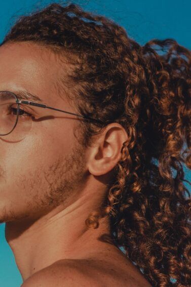 low fade vs taper fade para cabelo cacheado homem