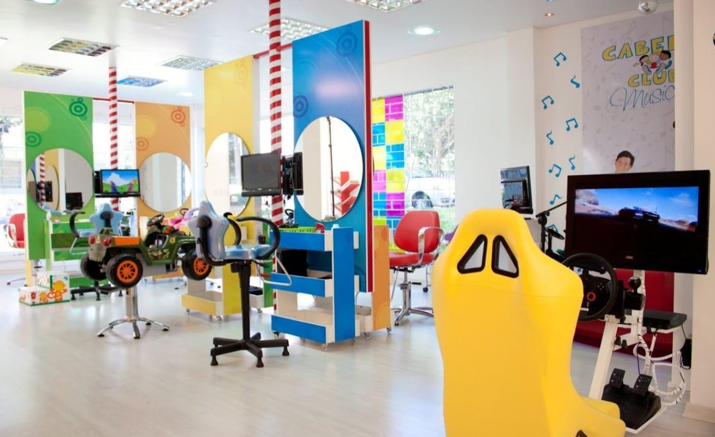 Salões com Espaço Kids: Onde Levar Seus Filhos para Cortar o Cabelo em Águas Claras