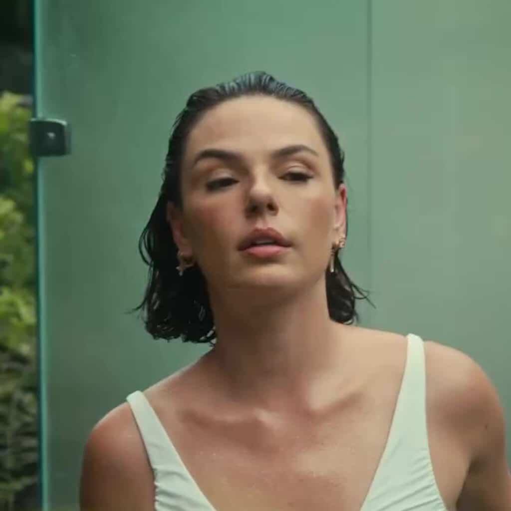 Corte em Camadas: A Técnica por Trás da Leveza dos Fios de Isis Valverde