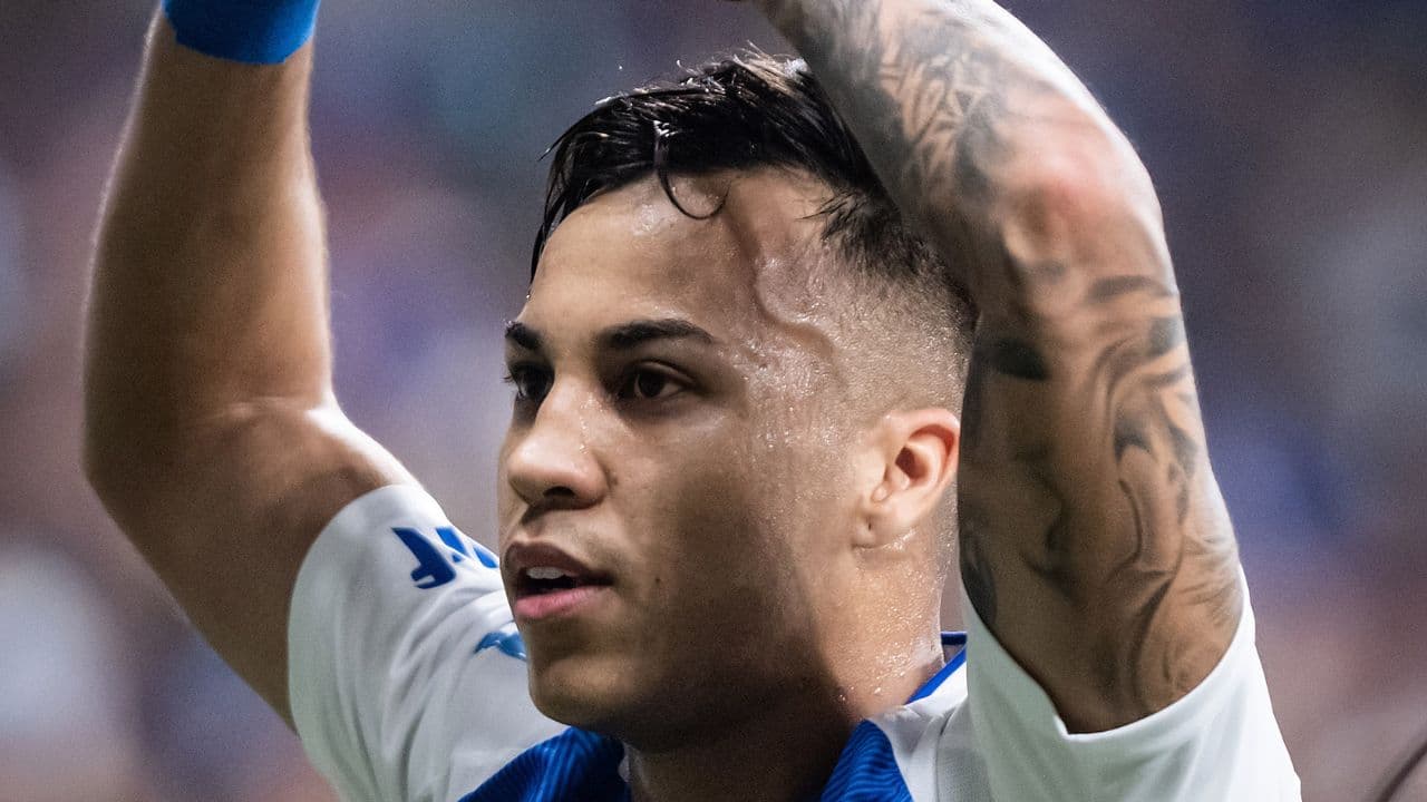 quanto custa um corte taper fade com acabamento navalhado em barbearia