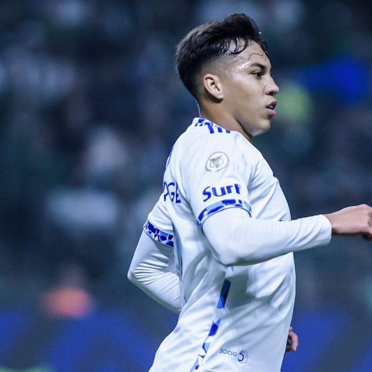 quanto custa um corte taper fade com acabamento navalhado em barbearia