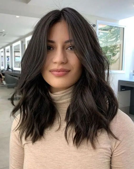 Como dar volume ao cabelo liso médio: Dicas e produtos