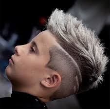 Taper Fade e Luzes Relíquia: Ousadia e Modernidade nos Cabelos Masculinos