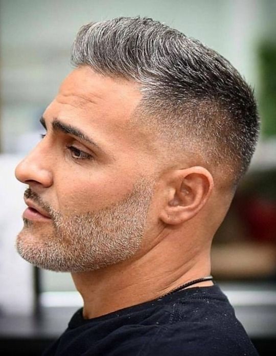 Guia Completo de Produtos para Cabelos Grisalhos Masculinos: Shampoos, Condicionadores e Finalizadores