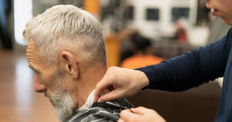Guia Completo de Produtos para Cabelos Grisalhos Masculinos: Shampoos, Condicionadores e Finalizadores