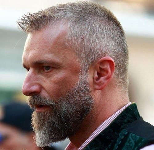 Grey Blending: A Técnica Ideal para uma Transição Suave e Natural para o Cabelo Grisalho