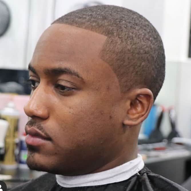 Guia Completo: Como Fazer o Corte de Cabelo na Máquina 1 Perfeito; Corte Social na 1: O Clássico que Nunca Sai de Moda; Degradê com Pente 1: Dicas Essenciais para um Fade Impecável; Buzz Cut: Tudo Sobre o Corte Raspado na Máquina 1 e Sua Manutenção; Dicas e Truques para um Acabamento Profissional no Corte de Cabelo na 1