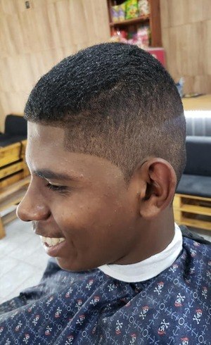 Guia Completo: Como Fazer o Corte de Cabelo na Máquina 1 Perfeito; Corte Social na 1: O Clássico que Nunca Sai de Moda; Degradê com Pente 1: Dicas Essenciais para um Fade Impecável; Buzz Cut: Tudo Sobre o Corte Raspado na Máquina 1 e Sua Manutenção; Dicas e Truques para um Acabamento Profissional no Corte de Cabelo na 1