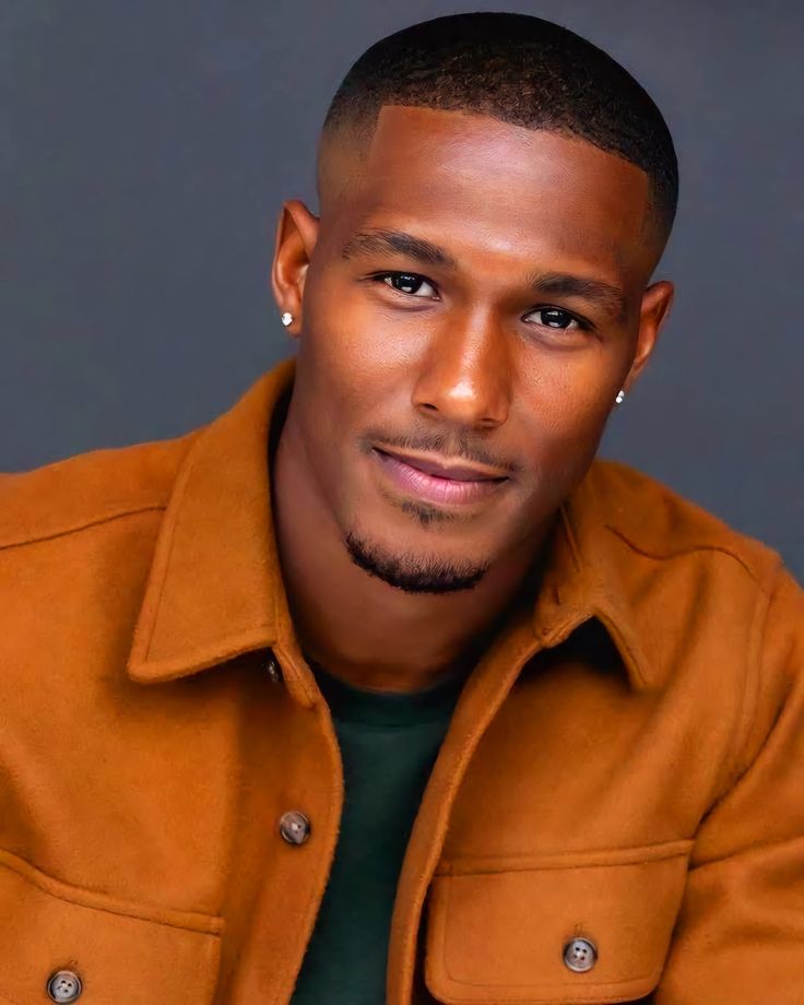 Ellen Olives e Roni Cesar: A História por Trás do New Order Hair