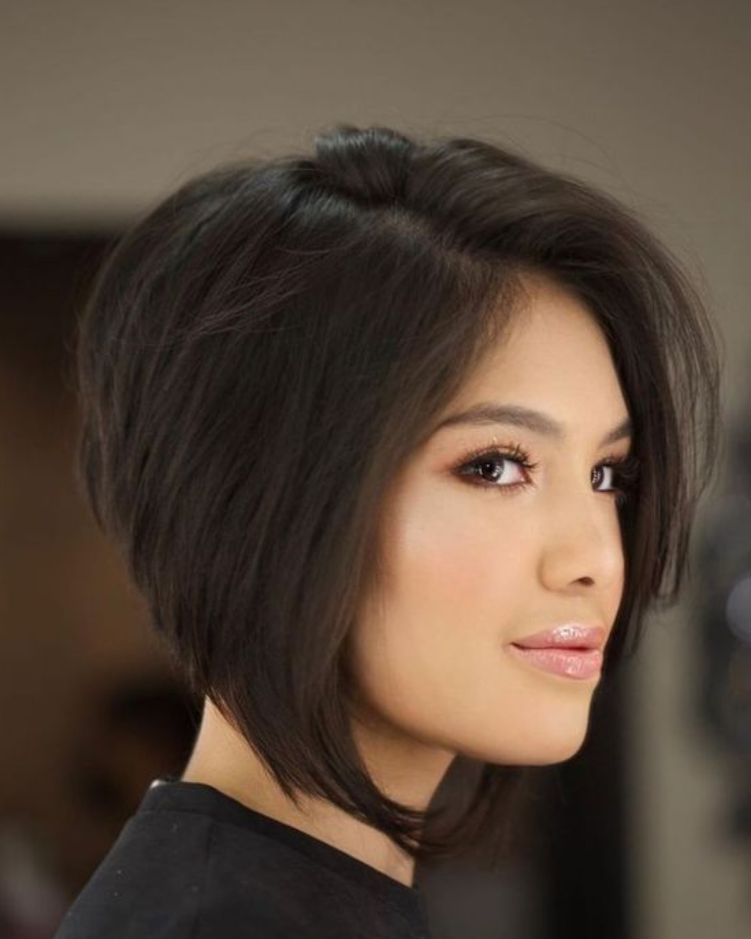 5 Ideias de Cortes de Cabelo Orientais Modernos e Elegantes
Como Manter o Volume em Cabelos Orientais Lisos
Tendências de Franjas para Cabelos Orientais
Guia Completo: Do Hush Cut ao Pixie para Mulheres Orientais
Cores de Cabelo que Valorizam os Fios Orientais