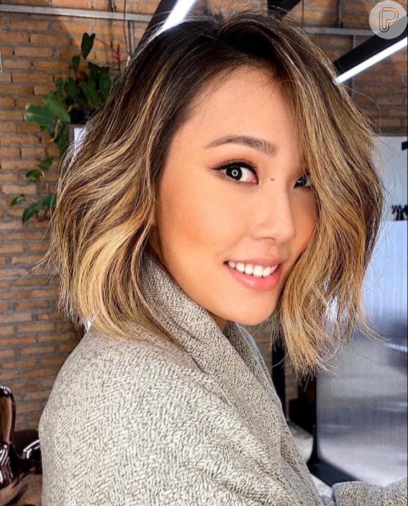 5 Ideias de Cortes de Cabelo Orientais Modernos e Elegantes
Como Manter o Volume em Cabelos Orientais Lisos
Tendências de Franjas para Cabelos Orientais
Guia Completo: Do Hush Cut ao Pixie para Mulheres Orientais
Cores de Cabelo que Valorizam os Fios Orientais
