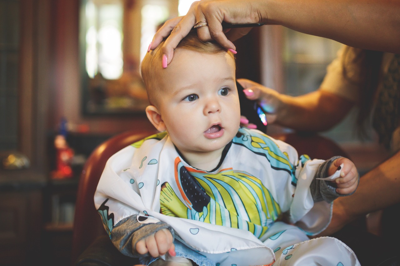 Cortes de Cabelo para Bebês de 6 Meses: Opções Masculinas e Femininas
