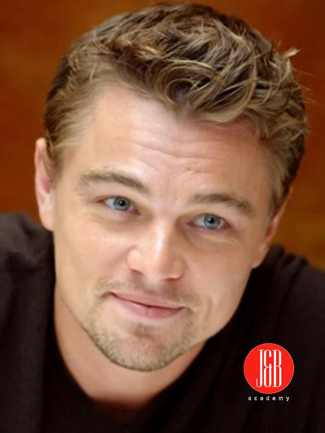 Guia Completo: Descubra seu Tipo de Rosto Masculino e o Corte Ideal; Produtos Essenciais para Finalização de Penteados Masculinos; Barba e Rosto Quadrado: Como Combinar para um Visual Perfeito; As Maiores Tendências de Cortes de Cabelo Masculino para 2024/2025; Buzz Cut vs. Crew Cut vs. Mid Fade: Qual o Melhor para Você?