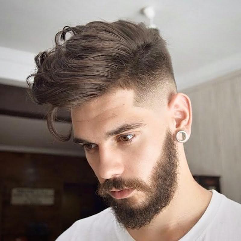 Guia Completo: Descubra seu Tipo de Rosto Masculino e o Corte Ideal; Produtos Essenciais para Finalização de Penteados Masculinos; Barba e Rosto Quadrado: Como Combinar para um Visual Perfeito; As Maiores Tendências de Cortes de Cabelo Masculino para 2024/2025; Buzz Cut vs. Crew Cut vs. Mid Fade: Qual o Melhor para Você?