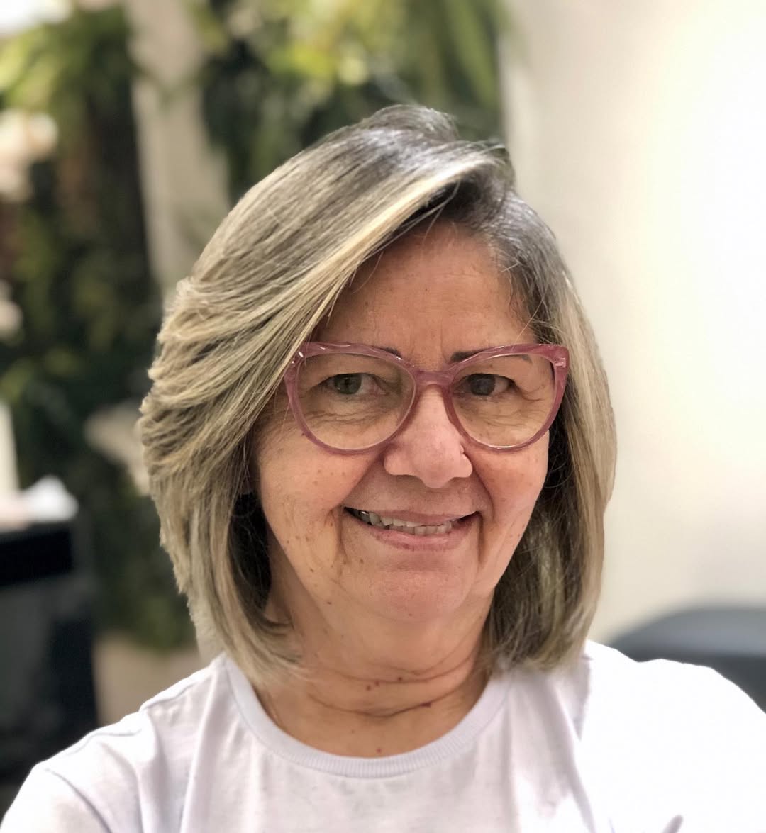 Cortes Médios que Trazem Leveza e Movimento para Mulheres Maduras