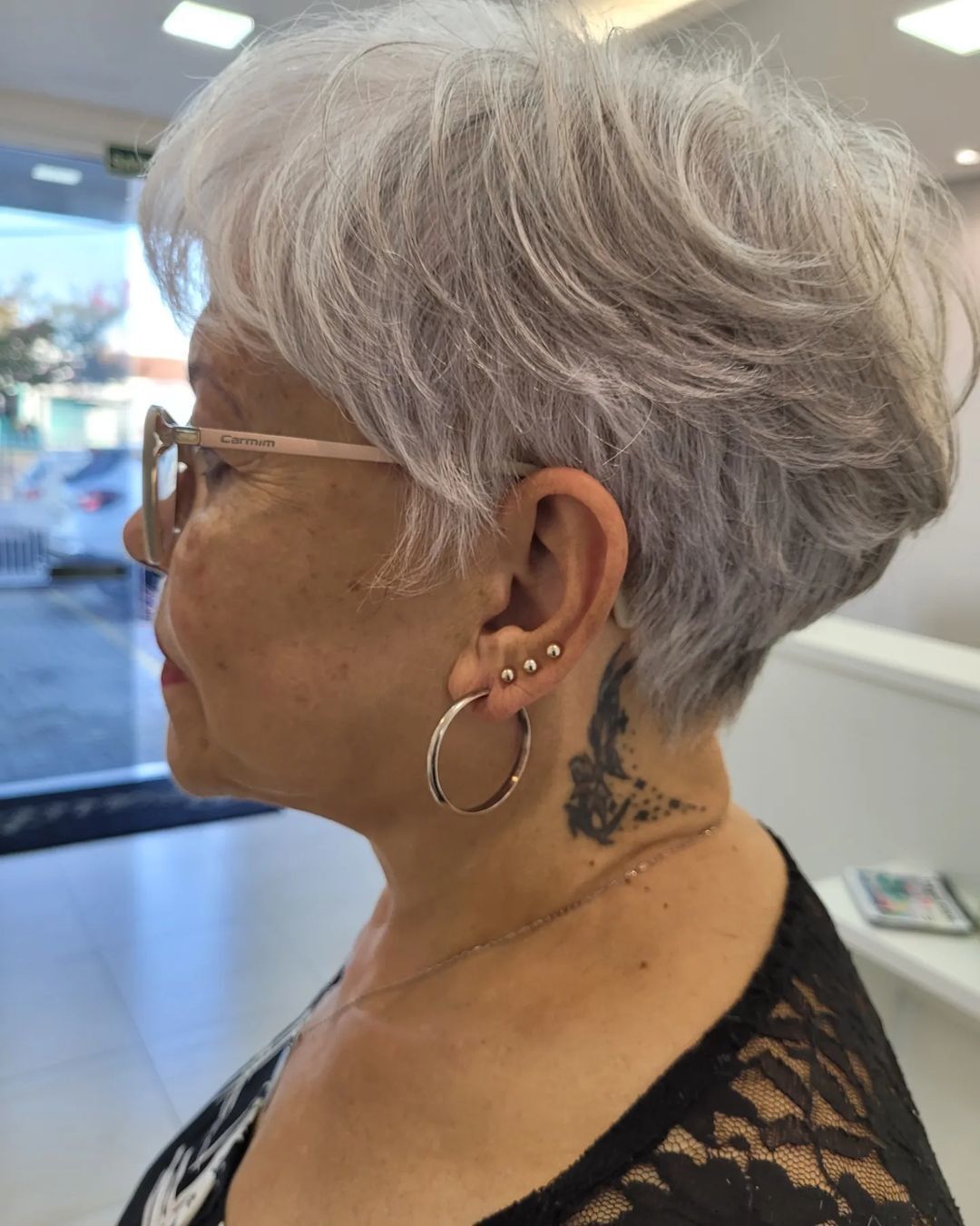 Bobs com Franja Lateral: Emoldurando o Rosto com Suavidade