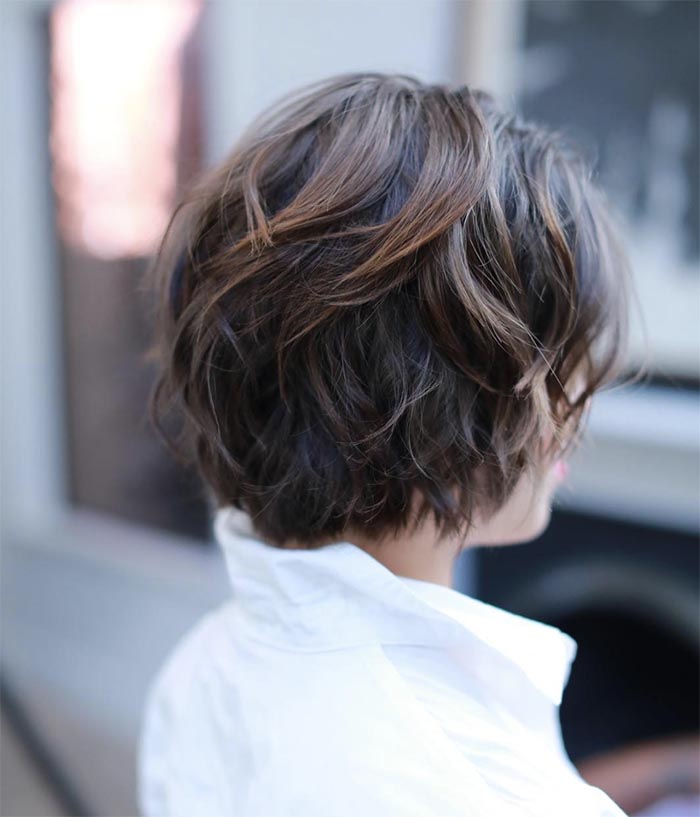 Cortes que Rejuvenescem: Por Que o Repicado em Camadas é o Ideal?