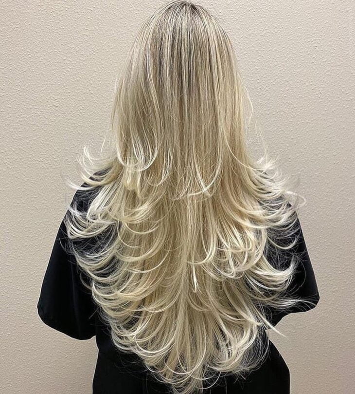 Cabelo Cacheado com Camadas: Dê Forma e Volume sem Perder o Comprimento