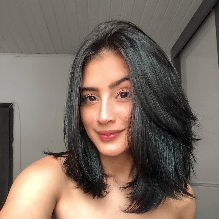 Corte Butterfly em cabelo preto: Tudo sobre a tendência de 2025