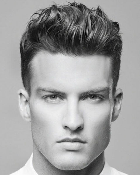 corte pixie com franja lateral para rosto quadrado