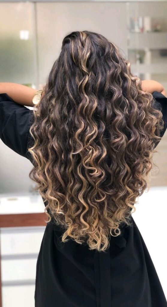 Corte a Seco vs. Corte Molhado: Qual o Melhor para Cachos?