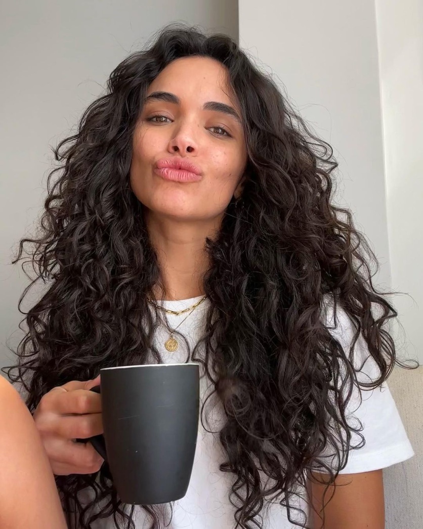 Fitagem e Manutenção: Maximizando os Benefícios do Seu Corte em V Cacheado