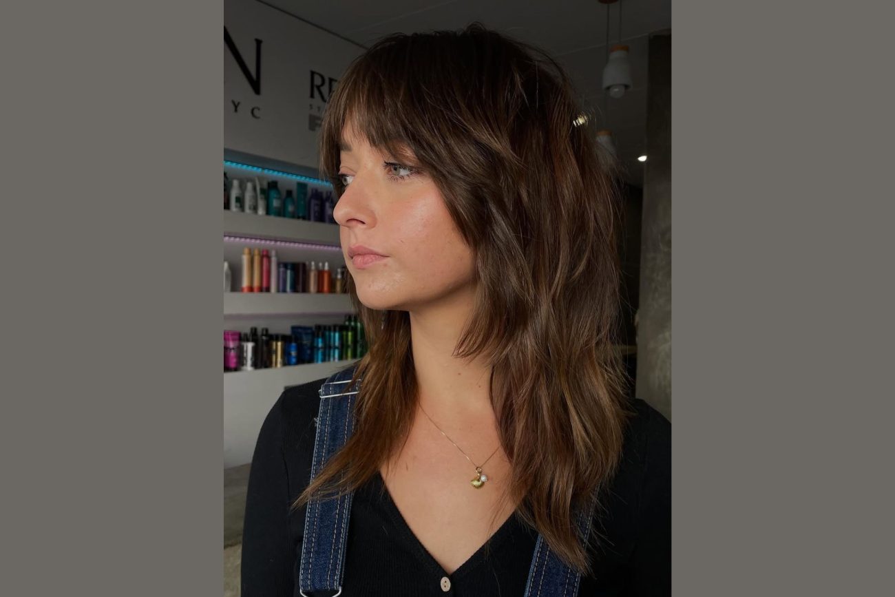 1. Cortes de Cabelo Feminino para o Verão 2026: Tendências e Estilos
2. Cortes Masculinos em Alta para o Verão 2026: Praticidade e Estilo
3. Como Cuidar do Cabelo no Verão: Dicas Essenciais
4. O Retorno dos Cachos Volumosos: Tendência dos Anos 90
5. Cortes de Cabelo Curtos e Médios que Dominarão 2026