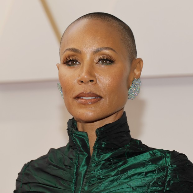 Guia do Barbeiro: Técnicas para um Flat Top Perfeito e Acabamento em Navalha