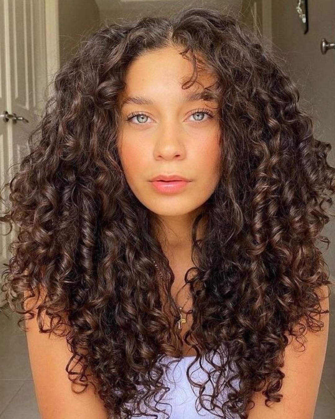 Wolf Cut vs. Shaggy Hair: Entenda as Diferenças para Cabelos Cacheados