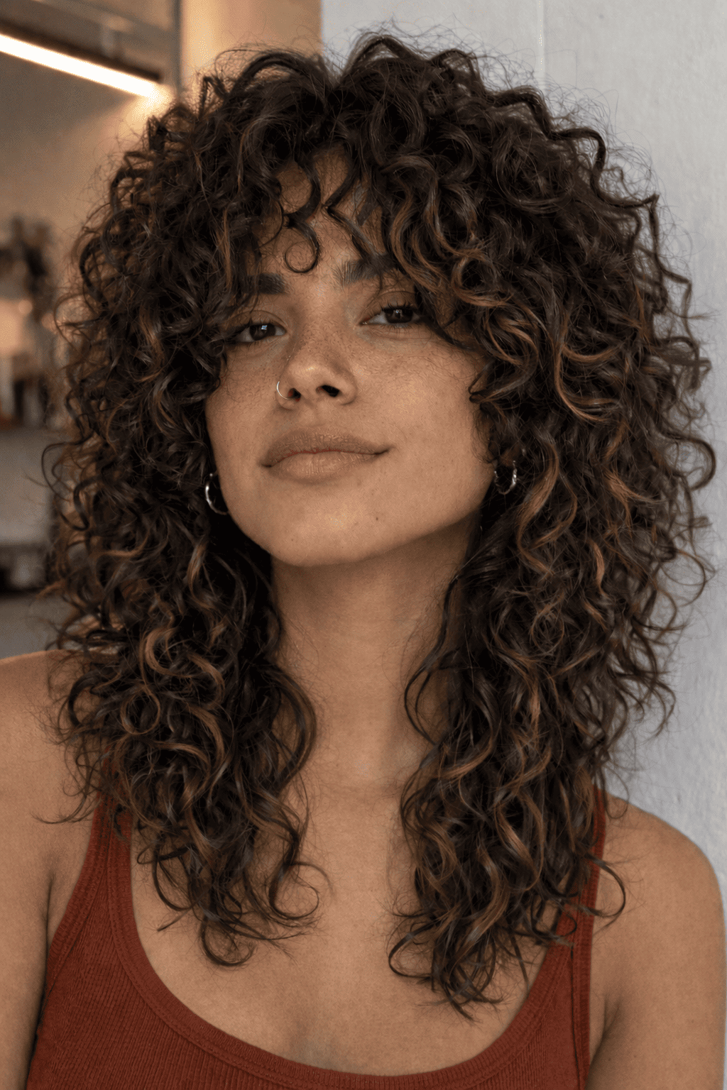 Wolf Cut vs. Shaggy Hair: Entenda as Diferenças para Cabelos Cacheados