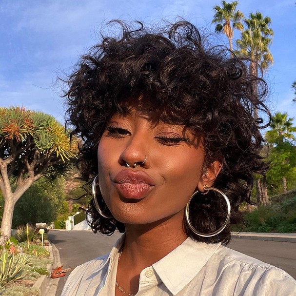 Manutenção do Wolf Cut Cacheado: Guia Completo para Cachos Definidos