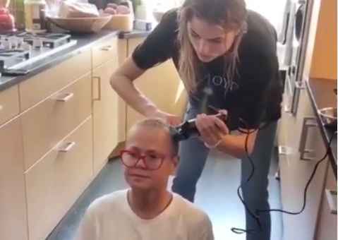 Os Visuais Mais Marcantes de Xuxa: Anos 80, 90 e as Cores Surpreendentes