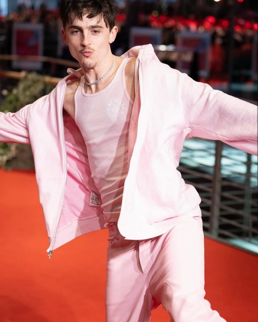 Frost Tips e Spiky Hair: O Retorno do Clássico Y2K para Homens Modernos