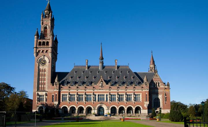 Entenda a Diferença Crucial entre a CIJ e o TPI de Haia