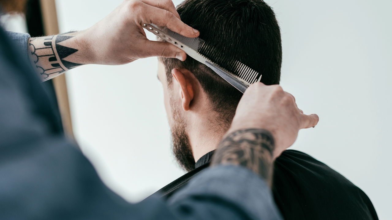 Corte em U vs. Corte em V: Qual o Estilo Ideal para Você?