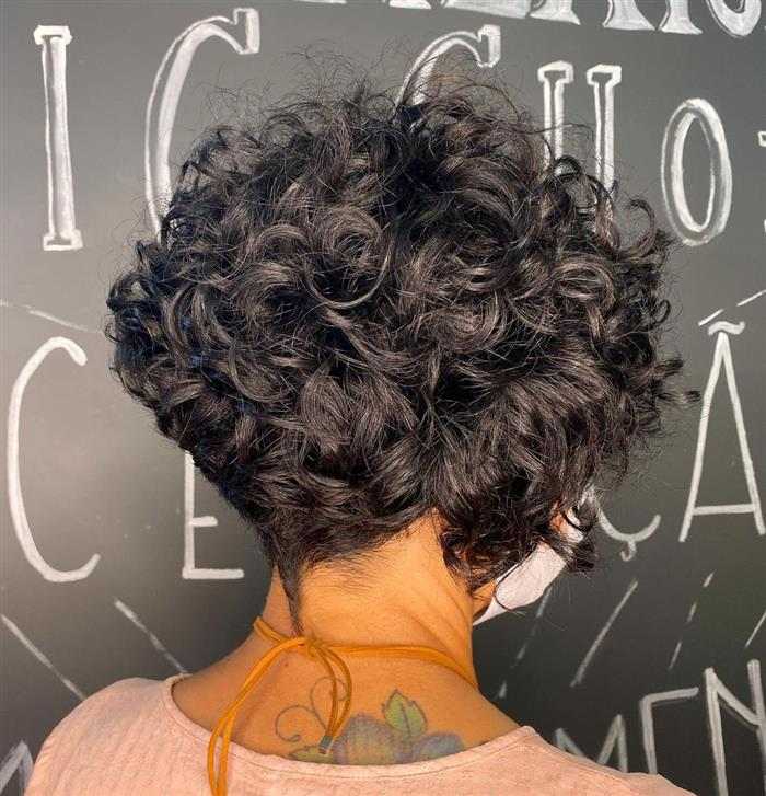 finalização corte pixie cacheado