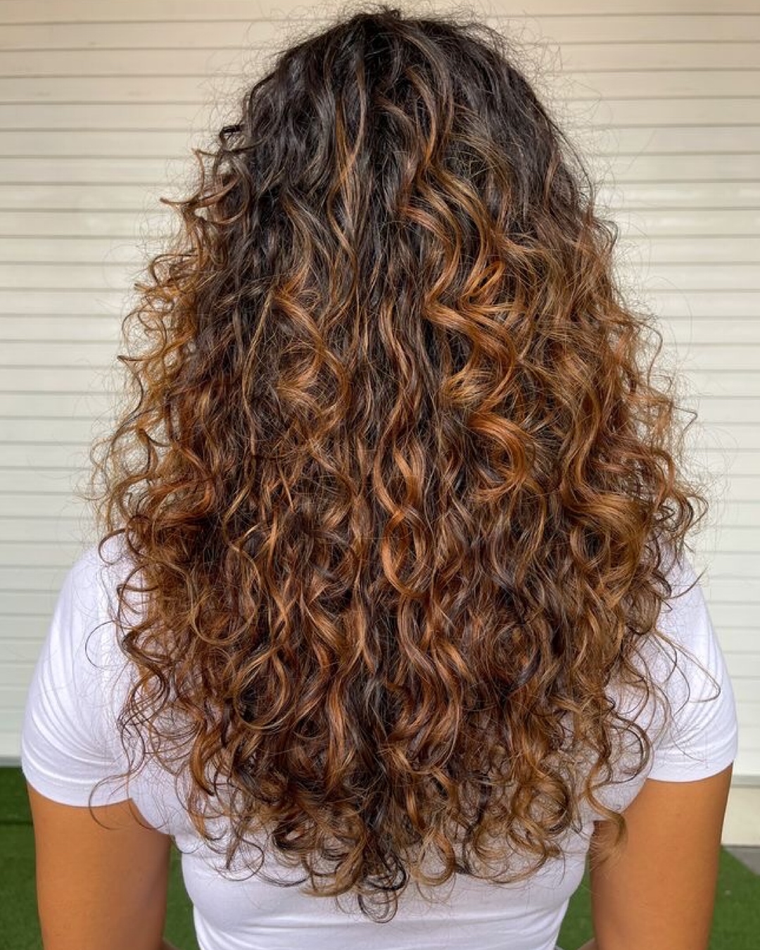 Guia completo: Escolha o tipo ideal de camadas para seu cabelo cacheado (longas