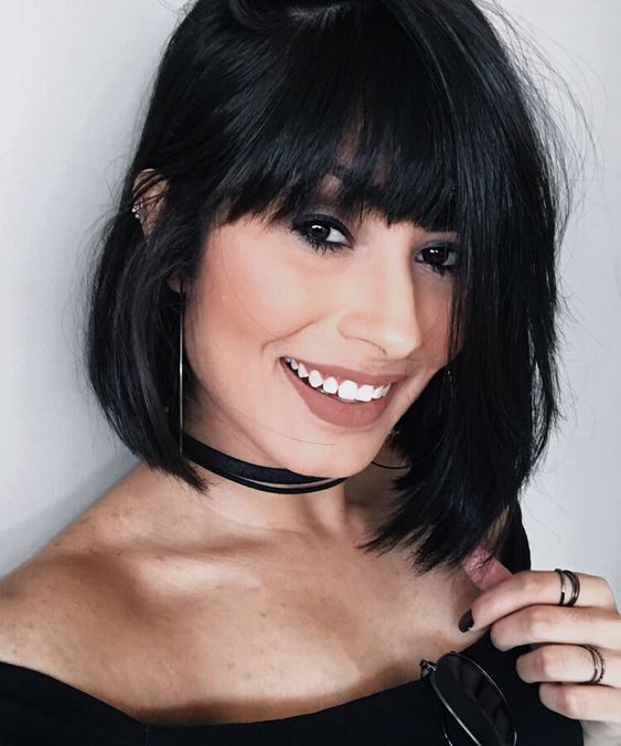 chanel de bico com franja lateral