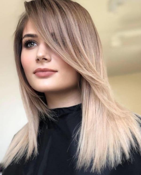 Long Bob com Franja Lateral: O Corte Versátil que Estiliza o Rosto Redondo