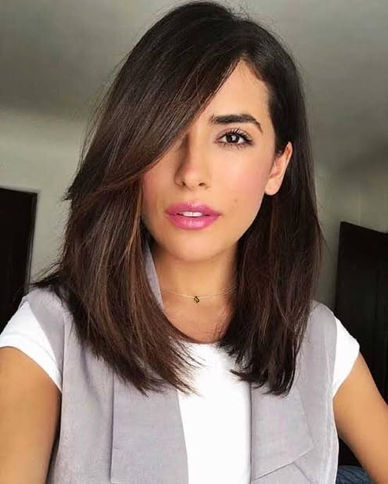 Long Bob com Franja Lateral: O Corte Versátil que Estiliza o Rosto Redondo